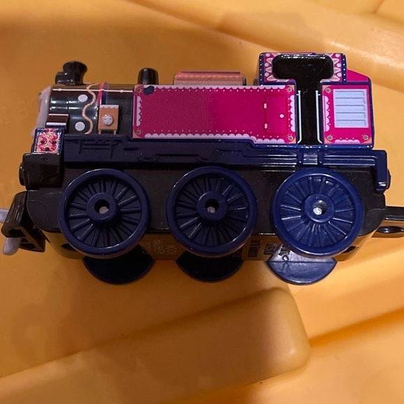 2015 Ashima Tank Engine Thomas the Train Diecast Plastic Hooks - Picture 5 of 5